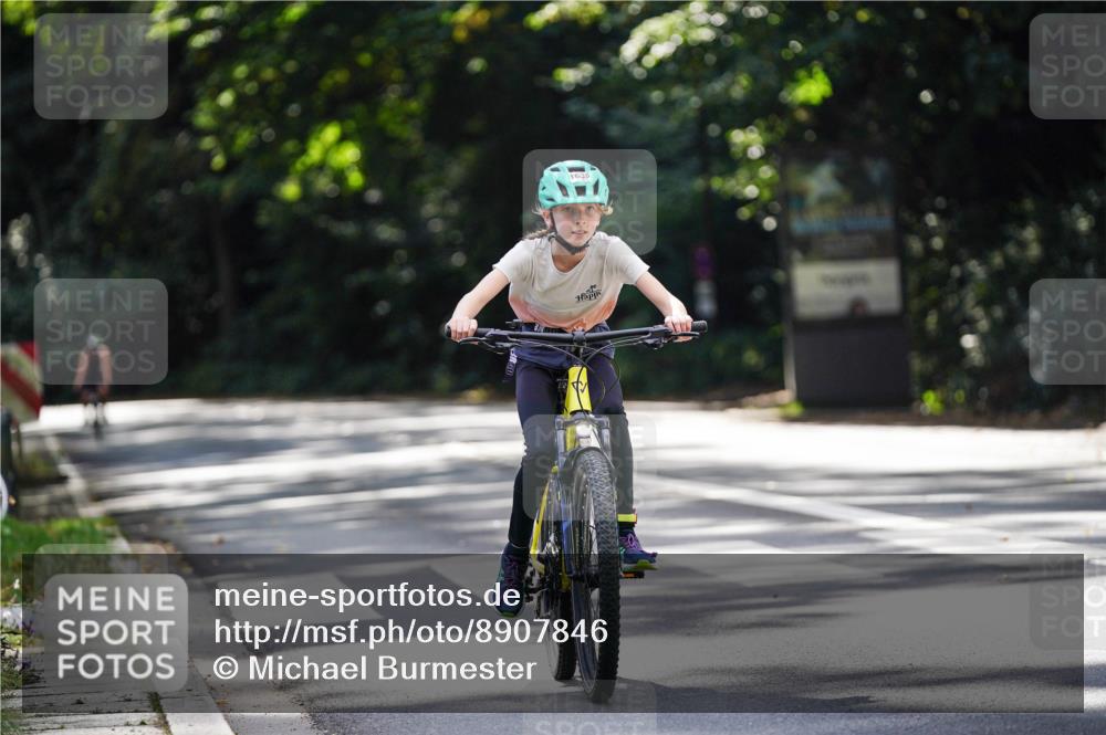 14.09.2025 - Stadtparktriathlon Michael Burmester http://msf.ph/oto/8907846 14.09.2025 13:46:04 Radfahren 1549, 1635, 1654, 1660, 1674 meine-sportfotos.de