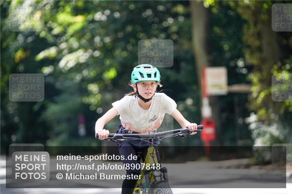 14.09.2025 - Stadtparktriathlon Michael Burmester http://msf.ph/oto/8907848 14.09.2025 13:46:05 Radfahren 1549, 1635, 1654, 1660 meine-sportfotos.de
