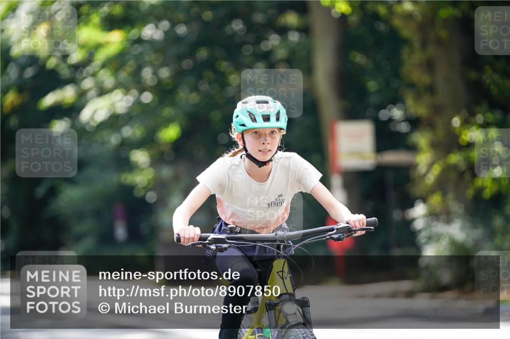 14.09.2025 - Stadtparktriathlon Michael Burmester http://msf.ph/oto/8907850 14.09.2025 13:46:05 Radfahren 1549, 1635, 1654, 1660 meine-sportfotos.de