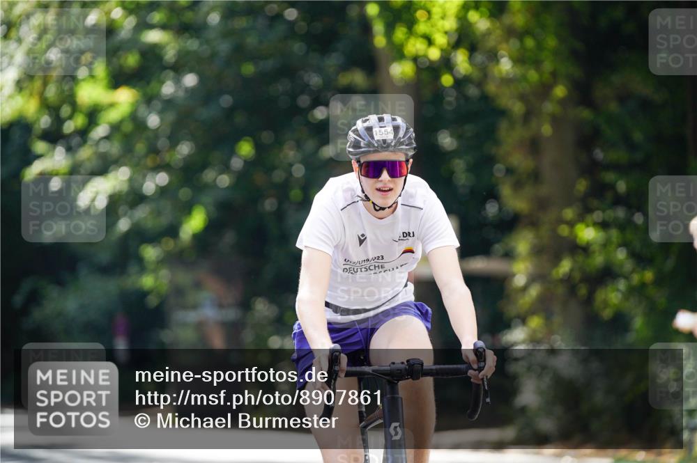 14.09.2025 - Stadtparktriathlon Michael Burmester http://msf.ph/oto/8907861 14.09.2025 13:46:40 Radfahren 1554 meine-sportfotos.de