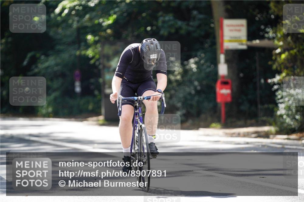 14.09.2025 - Stadtparktriathlon Michael Burmester http://msf.ph/oto/8907891 14.09.2025 13:48:16 Radfahren 1539, 1544 meine-sportfotos.de