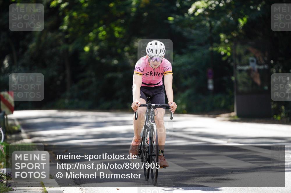 14.09.2025 - Stadtparktriathlon Michael Burmester http://msf.ph/oto/8907905 14.09.2025 13:49:00 Radfahren 1556 meine-sportfotos.de