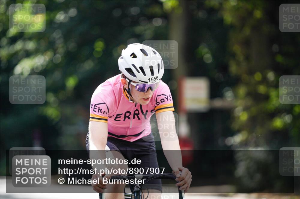 14.09.2025 - Stadtparktriathlon Michael Burmester http://msf.ph/oto/8907907 14.09.2025 13:49:01 Radfahren 1556 meine-sportfotos.de