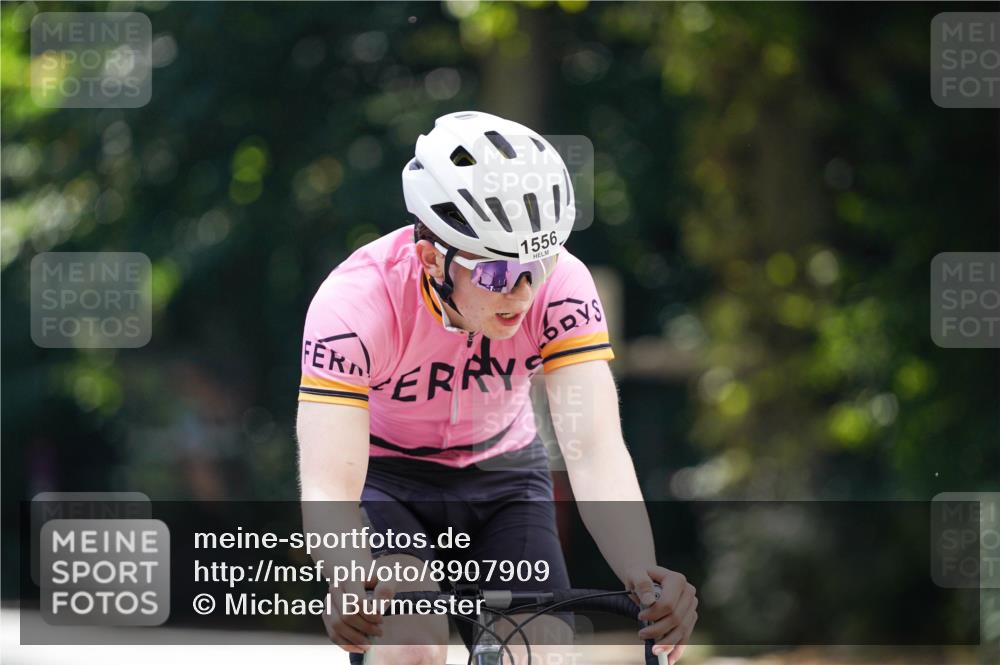 14.09.2025 - Stadtparktriathlon Michael Burmester http://msf.ph/oto/8907909 14.09.2025 13:49:01 Radfahren 1556 meine-sportfotos.de