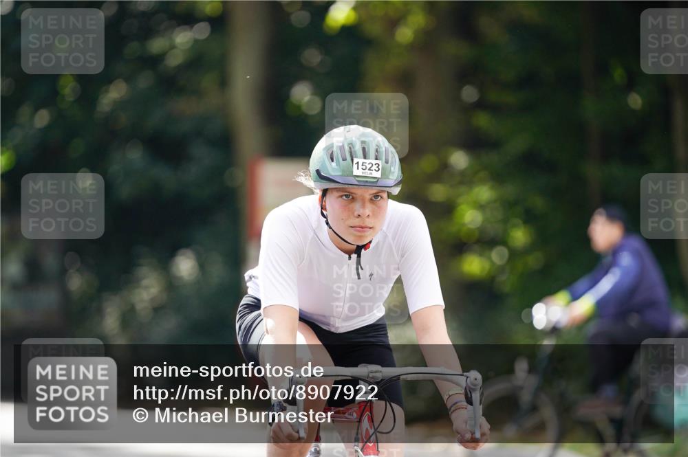 14.09.2025 - Stadtparktriathlon Michael Burmester http://msf.ph/oto/8907922 14.09.2025 13:49:39 Radfahren 1523 meine-sportfotos.de
