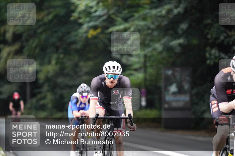 14.09.2025 - Stadtparktriathlon Michael Burmester http://msf.ph/oto/8907935 14.09.2025 09:23:39 Radfahren 350, 399, 457, 488 meine-sportfotos.de