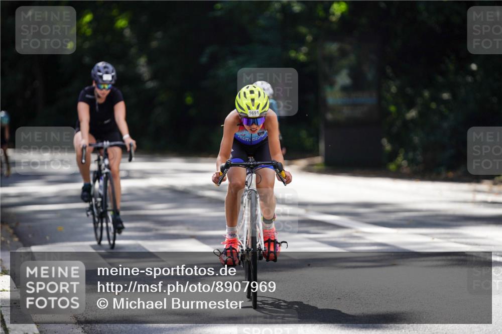 14.09.2025 - Stadtparktriathlon Michael Burmester http://msf.ph/oto/8907969 14.09.2025 13:51:58 Radfahren 1527, 1646, 1647, 1691 meine-sportfotos.de