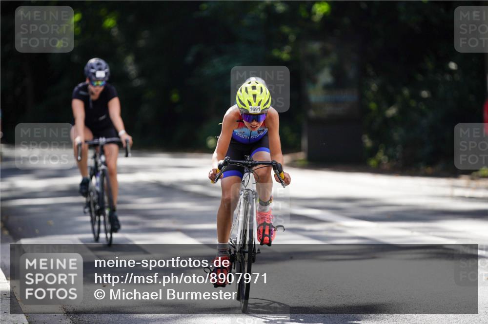 14.09.2025 - Stadtparktriathlon Michael Burmester http://msf.ph/oto/8907971 14.09.2025 13:51:58 Radfahren 1527, 1646, 1647, 1691 meine-sportfotos.de