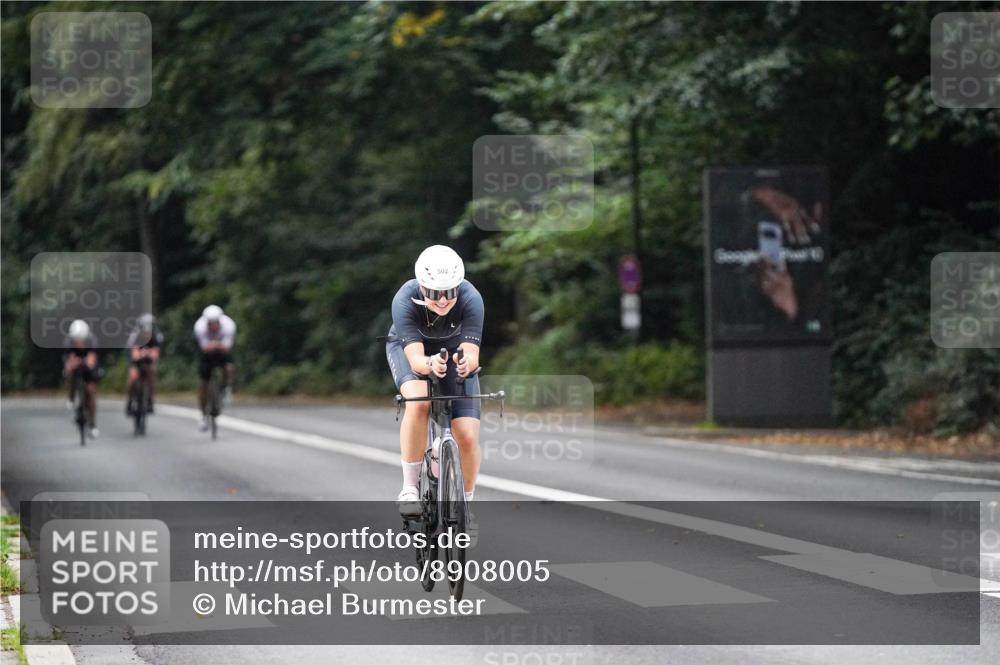 14.09.2025 - Stadtparktriathlon Michael Burmester http://msf.ph/oto/8908005 14.09.2025 09:25:13 Radfahren 397, 468, 493, 502 meine-sportfotos.de