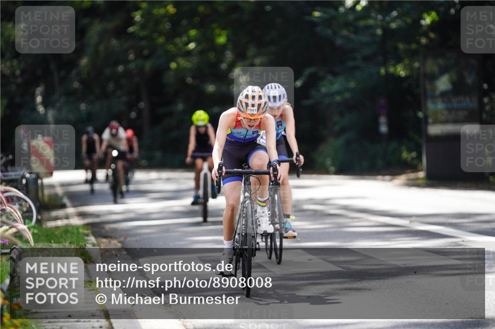 14.09.2025 - Stadtparktriathlon Michael Burmester http://msf.ph/oto/8908008 14.09.2025 13:52:34 Radfahren 1534, 1553, 1650, 1661, 1662, 1663 meine-sportfotos.de
