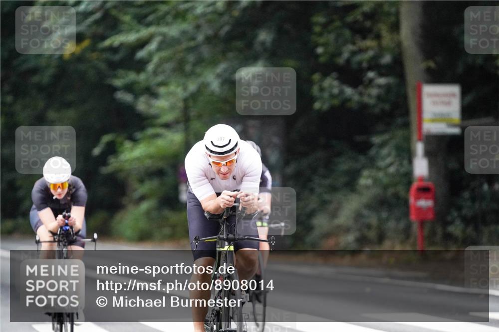 14.09.2025 - Stadtparktriathlon Michael Burmester http://msf.ph/oto/8908014 14.09.2025 09:25:17 Radfahren 322, 397, 468, 493, 502 meine-sportfotos.de
