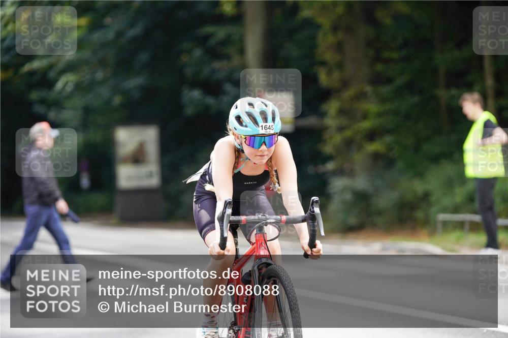 14.09.2025 - Stadtparktriathlon Michael Burmester http://msf.ph/oto/8908088 14.09.2025 13:53:53 Radfahren 1645 meine-sportfotos.de
