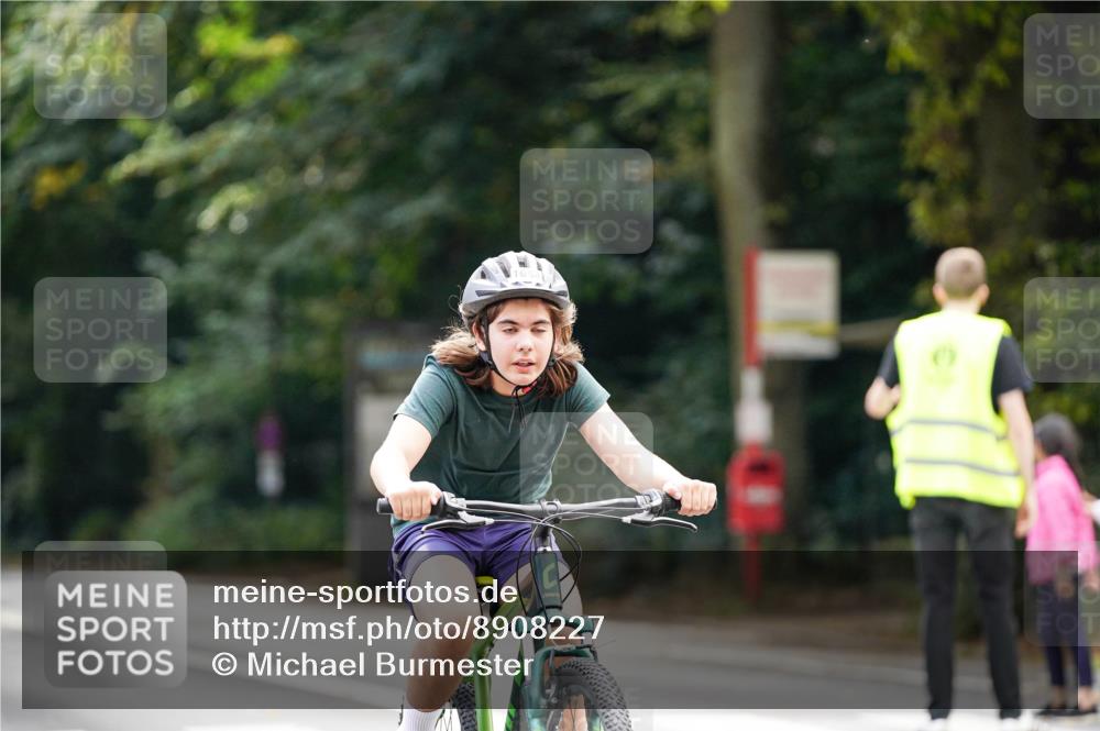 14.09.2025 - Stadtparktriathlon Michael Burmester http://msf.ph/oto/8908227 14.09.2025 13:56:16 Radfahren 1654 meine-sportfotos.de