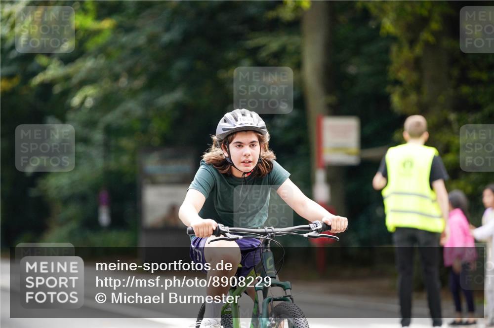 14.09.2025 - Stadtparktriathlon Michael Burmester http://msf.ph/oto/8908229 14.09.2025 13:56:16 Radfahren 1654 meine-sportfotos.de