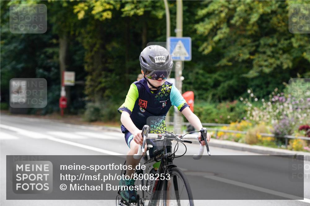 14.09.2025 - Stadtparktriathlon Michael Burmester http://msf.ph/oto/8908253 14.09.2025 13:57:34 Radfahren 1666 meine-sportfotos.de