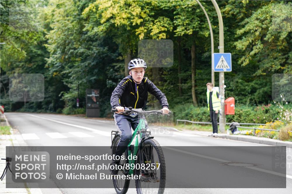 14.09.2025 - Stadtparktriathlon Michael Burmester http://msf.ph/oto/8908257 14.09.2025 13:57:54 Radfahren 1660 meine-sportfotos.de
