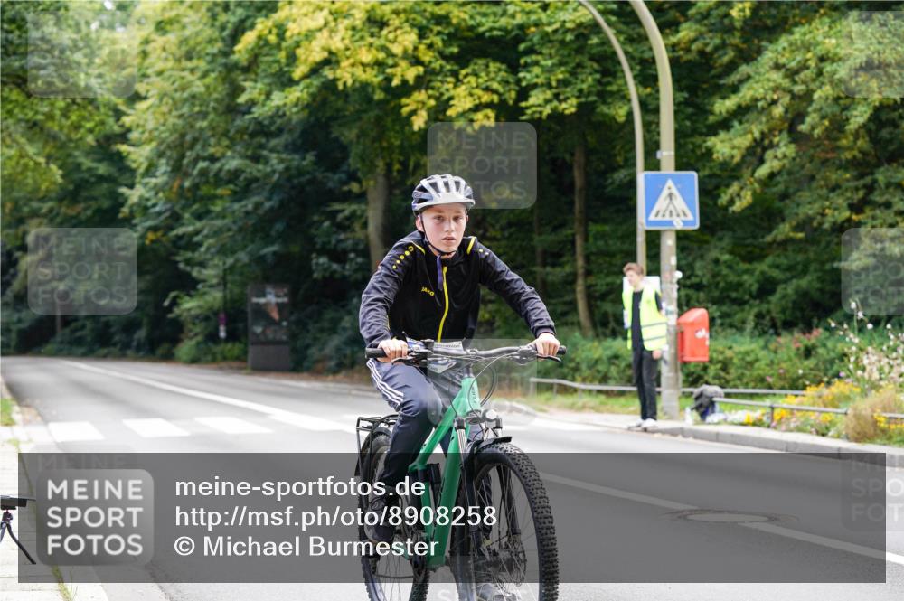 14.09.2025 - Stadtparktriathlon Michael Burmester http://msf.ph/oto/8908258 14.09.2025 13:57:54 Radfahren 1660 meine-sportfotos.de
