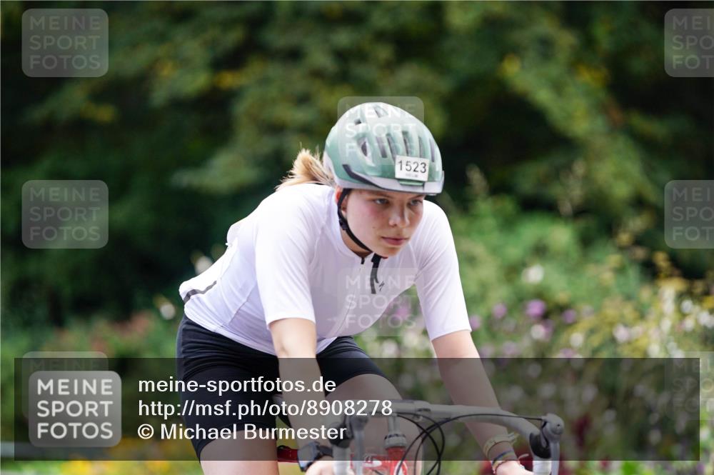 14.09.2025 - Stadtparktriathlon Michael Burmester http://msf.ph/oto/8908278 14.09.2025 13:58:50 Radfahren 1523 meine-sportfotos.de