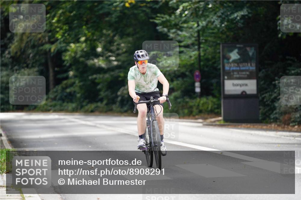 14.09.2025 - Stadtparktriathlon Michael Burmester http://msf.ph/oto/8908291 14.09.2025 14:00:55 Radfahren 1557 meine-sportfotos.de