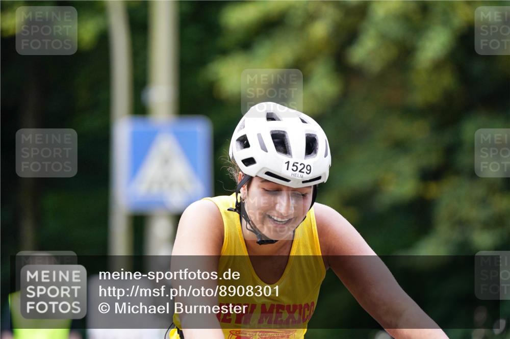 14.09.2025 - Stadtparktriathlon Michael Burmester http://msf.ph/oto/8908301 14.09.2025 14:04:34 Radfahren 1529 meine-sportfotos.de