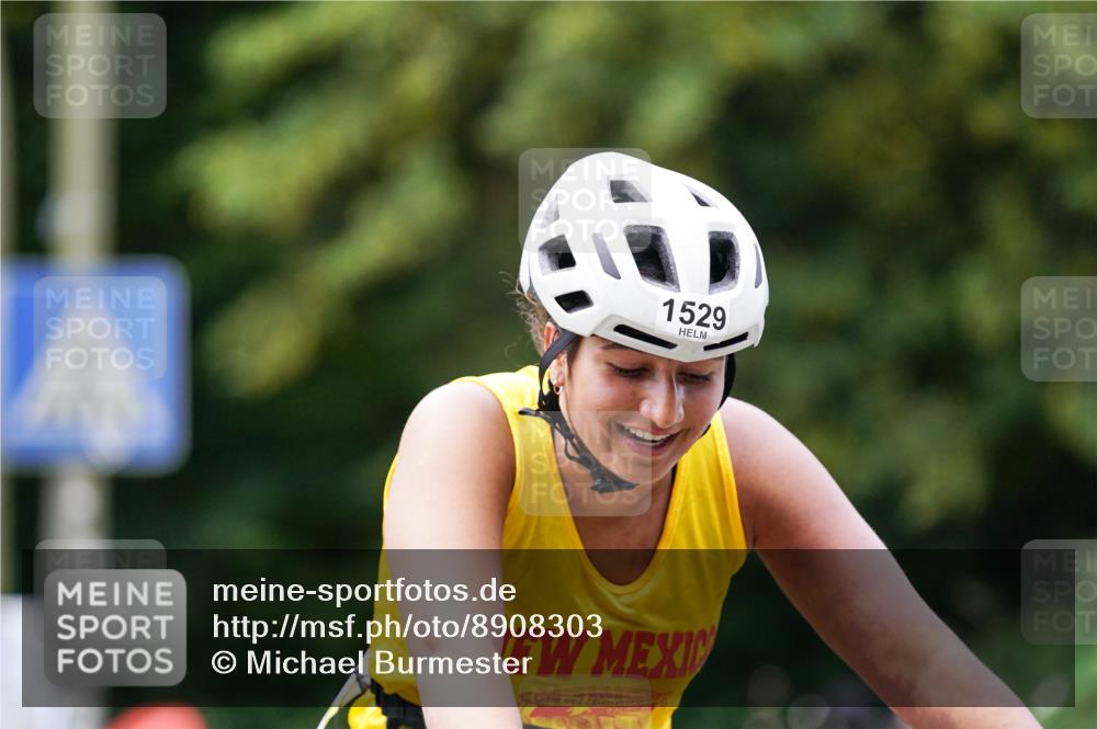 14.09.2025 - Stadtparktriathlon Michael Burmester http://msf.ph/oto/8908303 14.09.2025 14:04:34 Radfahren 1529 meine-sportfotos.de