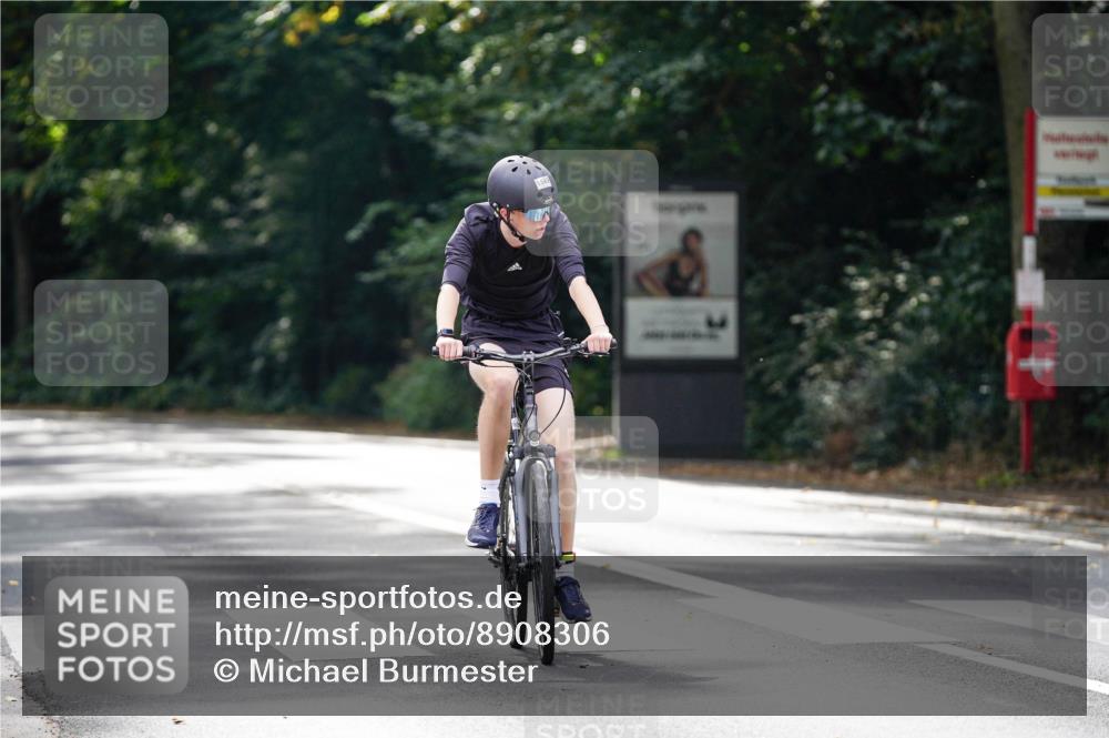 14.09.2025 - Stadtparktriathlon Michael Burmester http://msf.ph/oto/8908306 14.09.2025 14:05:30 Radfahren 1549 meine-sportfotos.de