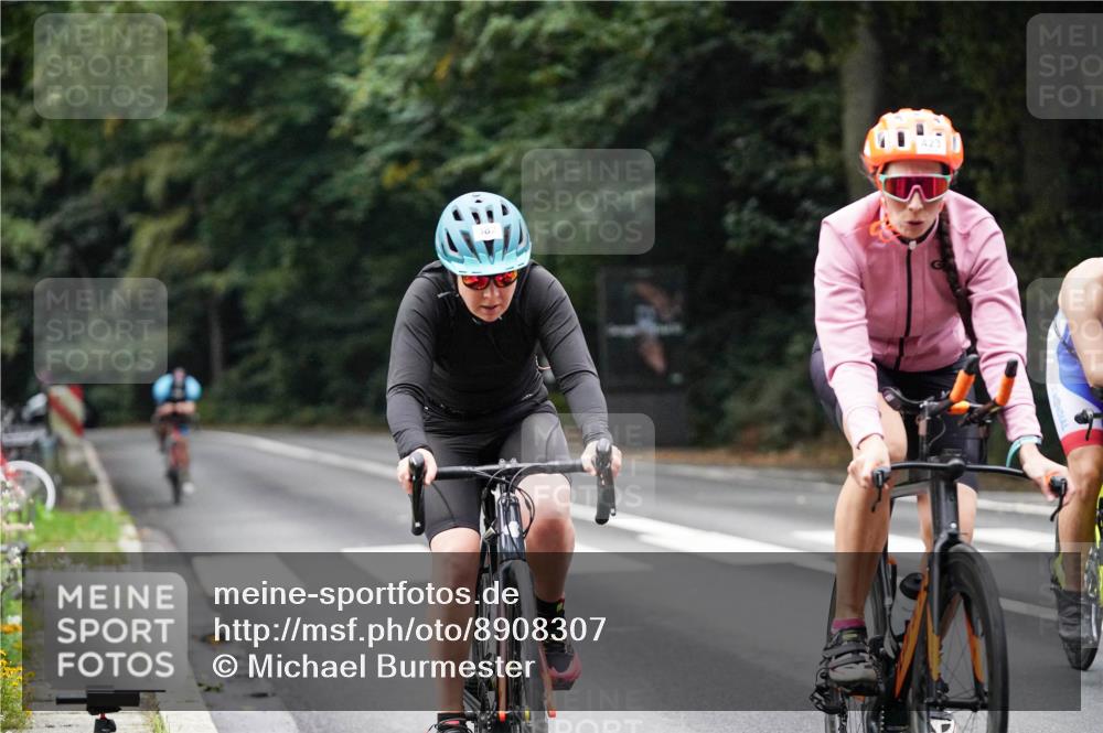 14.09.2025 - Stadtparktriathlon Michael Burmester http://msf.ph/oto/8908307 14.09.2025 09:28:28 Radfahren 311, 382, 400, 413, 414, 423, 430, 435, 448 meine-sportfotos.de