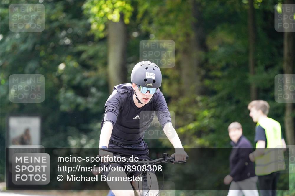 14.09.2025 - Stadtparktriathlon Michael Burmester http://msf.ph/oto/8908308 14.09.2025 14:05:31 Radfahren 1549 meine-sportfotos.de