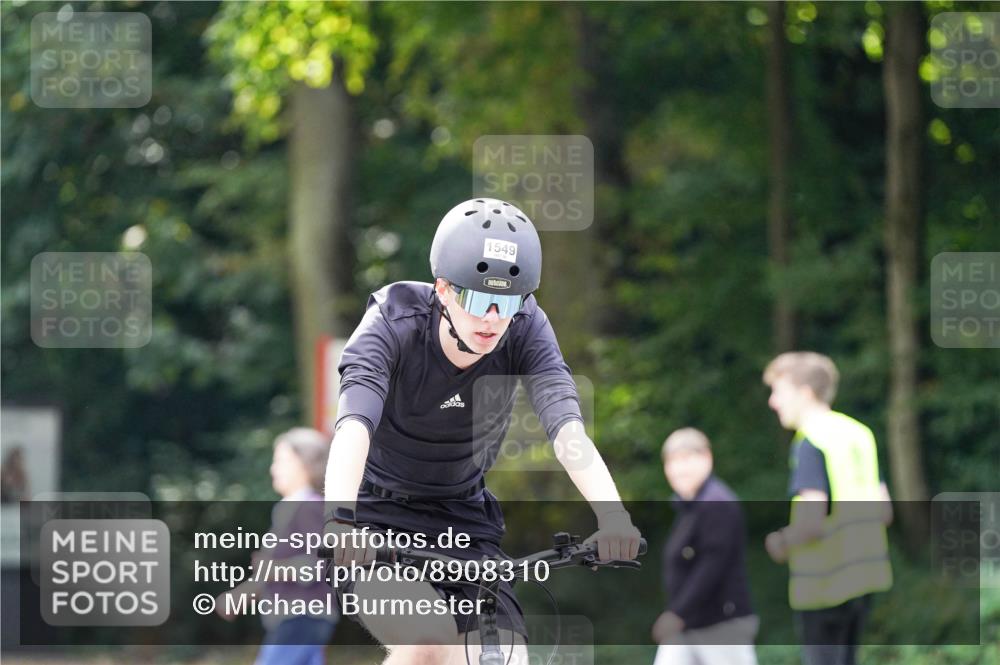 14.09.2025 - Stadtparktriathlon Michael Burmester http://msf.ph/oto/8908310 14.09.2025 14:05:31 Radfahren 1549 meine-sportfotos.de