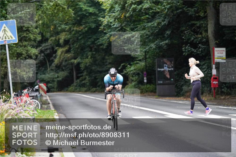 14.09.2025 - Stadtparktriathlon Michael Burmester http://msf.ph/oto/8908311 14.09.2025 09:28:30 Radfahren 311, 382, 400, 413, 414, 423, 430, 435, 448 meine-sportfotos.de