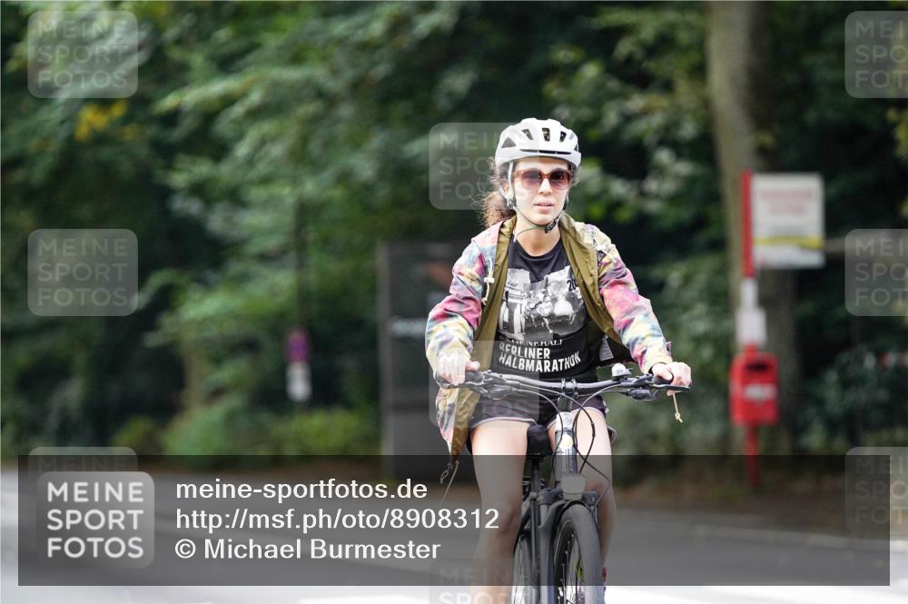 14.09.2025 - Stadtparktriathlon Michael Burmester http://msf.ph/oto/8908312 14.09.2025 14:08:04 Radfahren 1422 meine-sportfotos.de