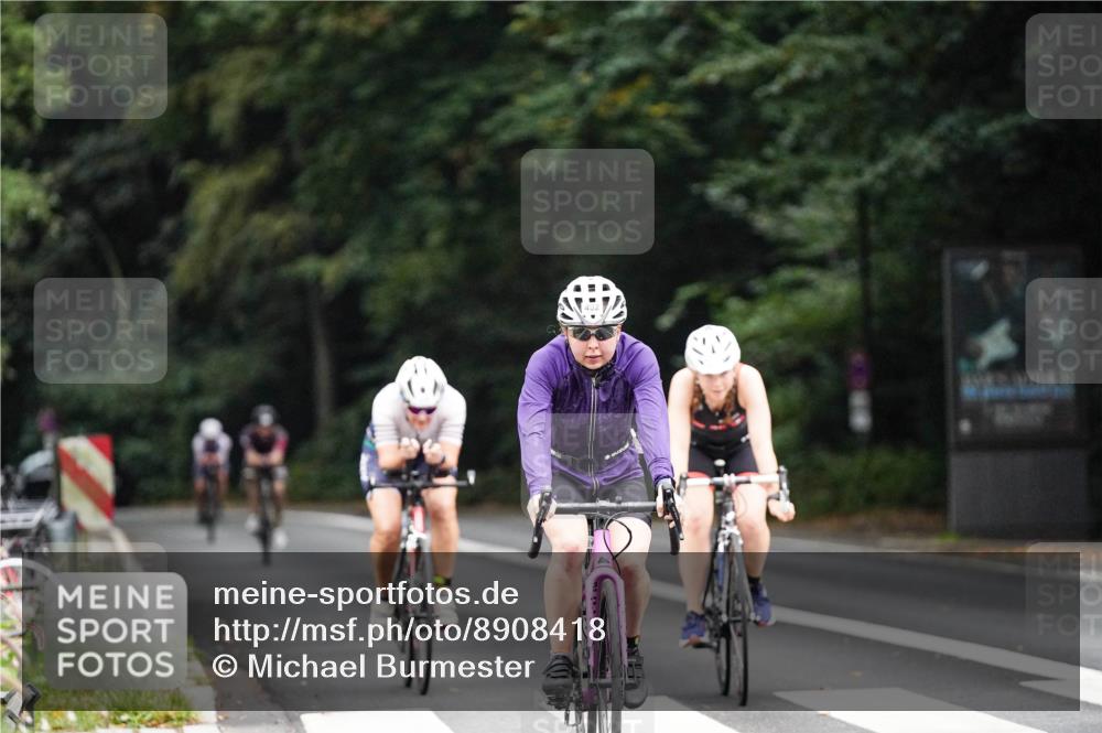 14.09.2025 - Stadtparktriathlon Michael Burmester http://msf.ph/oto/8908418 14.09.2025 09:34:49 Radfahren 383, 386, 438, 477, 492 meine-sportfotos.de