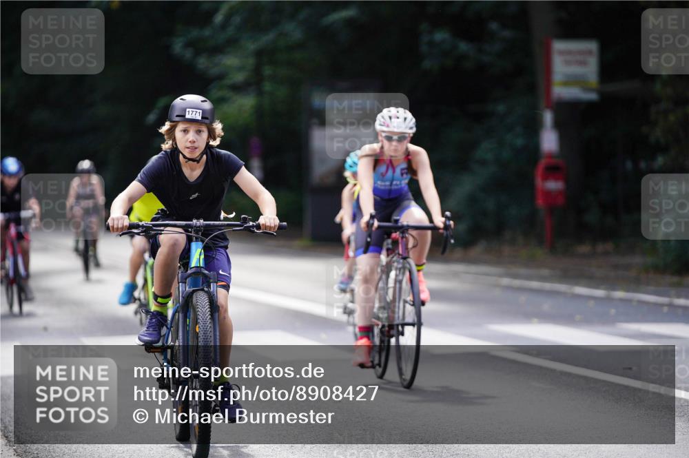14.09.2025 - Stadtparktriathlon Michael Burmester http://msf.ph/oto/8908427 14.09.2025 14:25:30 Radfahren 1693, 1702, 1707, 1711, 1723, 1724, 1725, 1729, 1739, 1741, 1759, 1766, 1769, 1771, 1780, 1864 meine-sportfotos.de