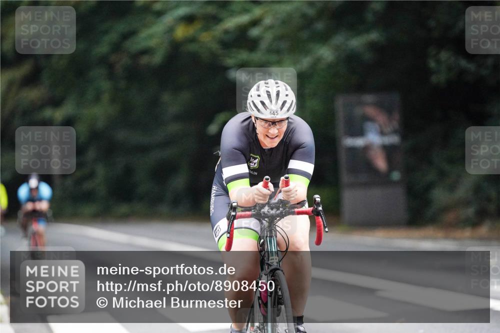 14.09.2025 - Stadtparktriathlon Michael Burmester http://msf.ph/oto/8908450 14.09.2025 09:35:11 Radfahren 400, 430, 445, 456, 494, 506 meine-sportfotos.de