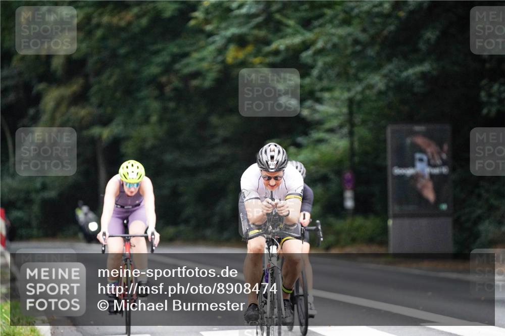 14.09.2025 - Stadtparktriathlon Michael Burmester http://msf.ph/oto/8908474 14.09.2025 09:35:37 Radfahren 410, 467, 498 meine-sportfotos.de