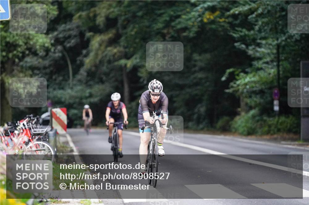 14.09.2025 - Stadtparktriathlon Michael Burmester http://msf.ph/oto/8908527 14.09.2025 09:36:07 Radfahren 448, 466, 504 meine-sportfotos.de