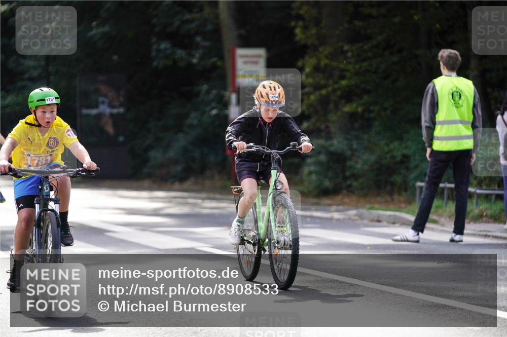 14.09.2025 - Stadtparktriathlon Michael Burmester http://msf.ph/oto/8908533 14.09.2025 14:26:10 Radfahren 1694, 1720, 1727, 1740, 1743, 1747, 1761, 1765, 1768, 1781 meine-sportfotos.de