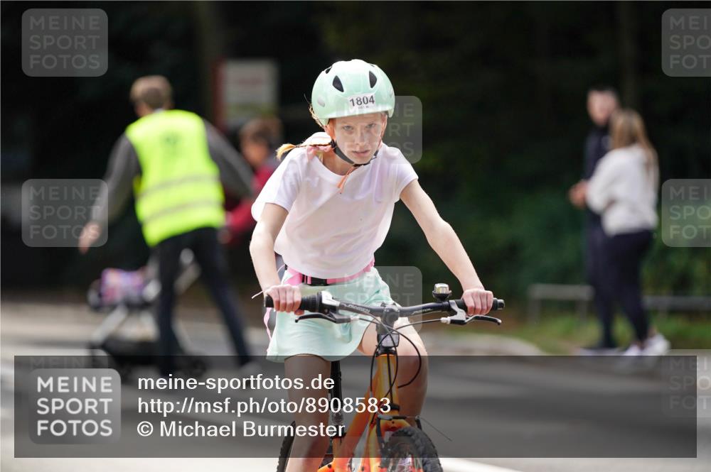14.09.2025 - Stadtparktriathlon Michael Burmester http://msf.ph/oto/8908583 14.09.2025 14:26:26 Radfahren 1698, 1699, 1722, 1744, 1751, 1754, 1804, 1865 meine-sportfotos.de