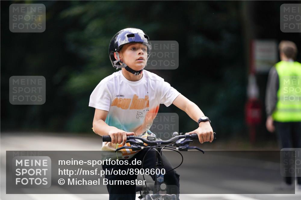 14.09.2025 - Stadtparktriathlon Michael Burmester http://msf.ph/oto/8908600 14.09.2025 14:26:35 Radfahren 1721, 1726, 1748, 1751, 1779 meine-sportfotos.de