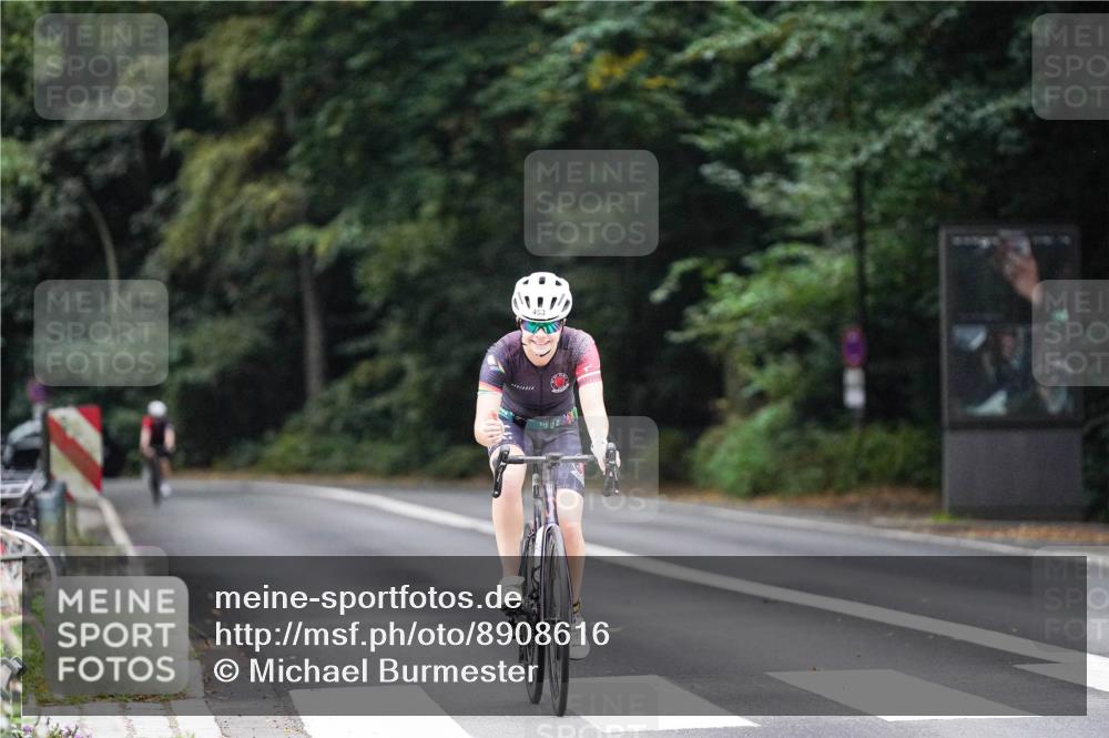 14.09.2025 - Stadtparktriathlon Michael Burmester http://msf.ph/oto/8908616 14.09.2025 09:38:23 Radfahren 391, 421, 453, 458 meine-sportfotos.de
