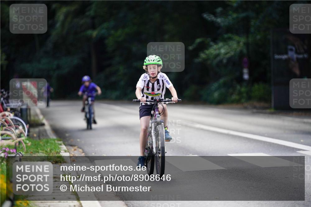 14.09.2025 - Stadtparktriathlon Michael Burmester http://msf.ph/oto/8908646 14.09.2025 14:27:02 Radfahren 1713, 1714 meine-sportfotos.de