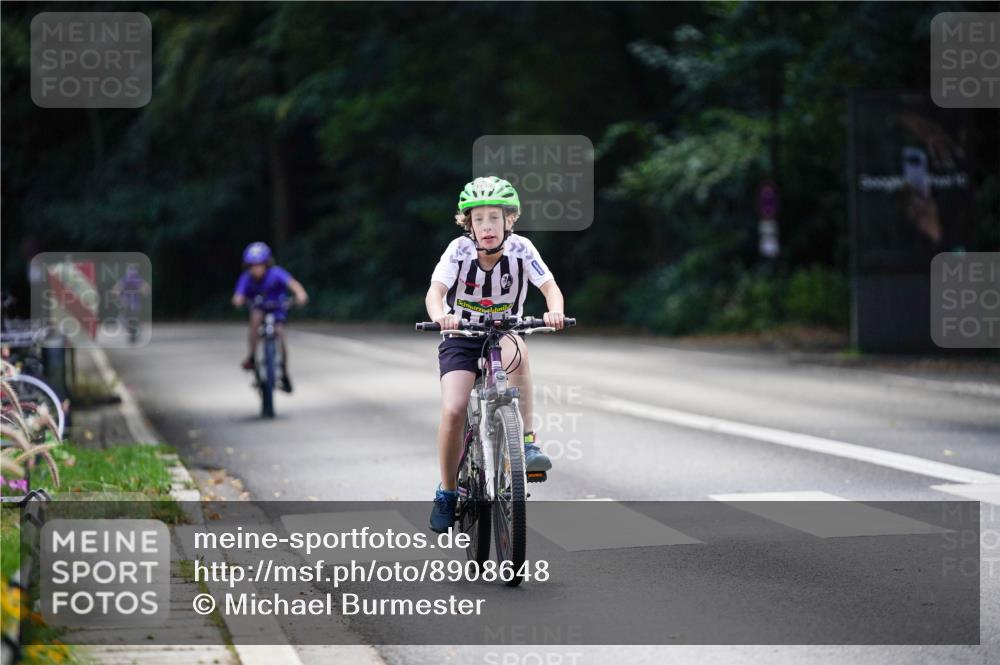 14.09.2025 - Stadtparktriathlon Michael Burmester http://msf.ph/oto/8908648 14.09.2025 14:27:02 Radfahren 1713, 1714 meine-sportfotos.de