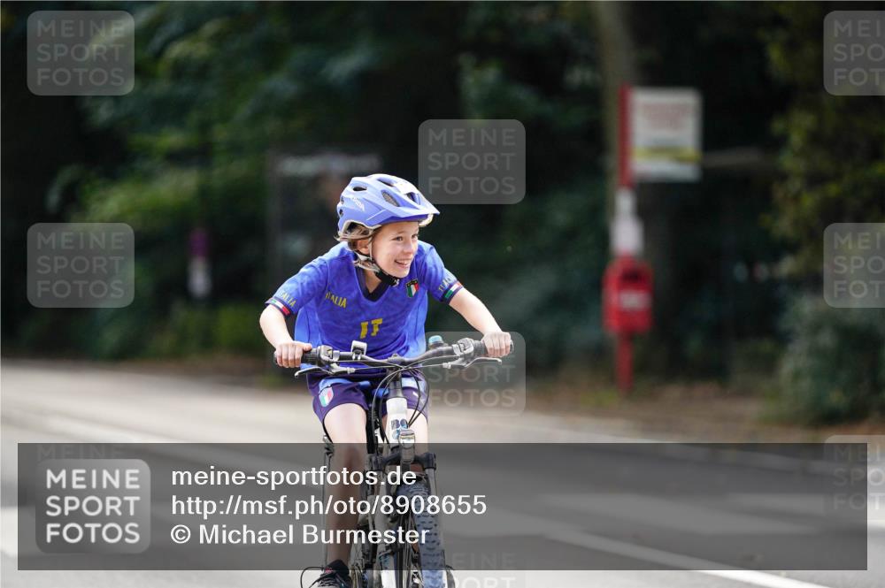 14.09.2025 - Stadtparktriathlon Michael Burmester http://msf.ph/oto/8908655 14.09.2025 14:27:08 Radfahren 1713, 1714 meine-sportfotos.de