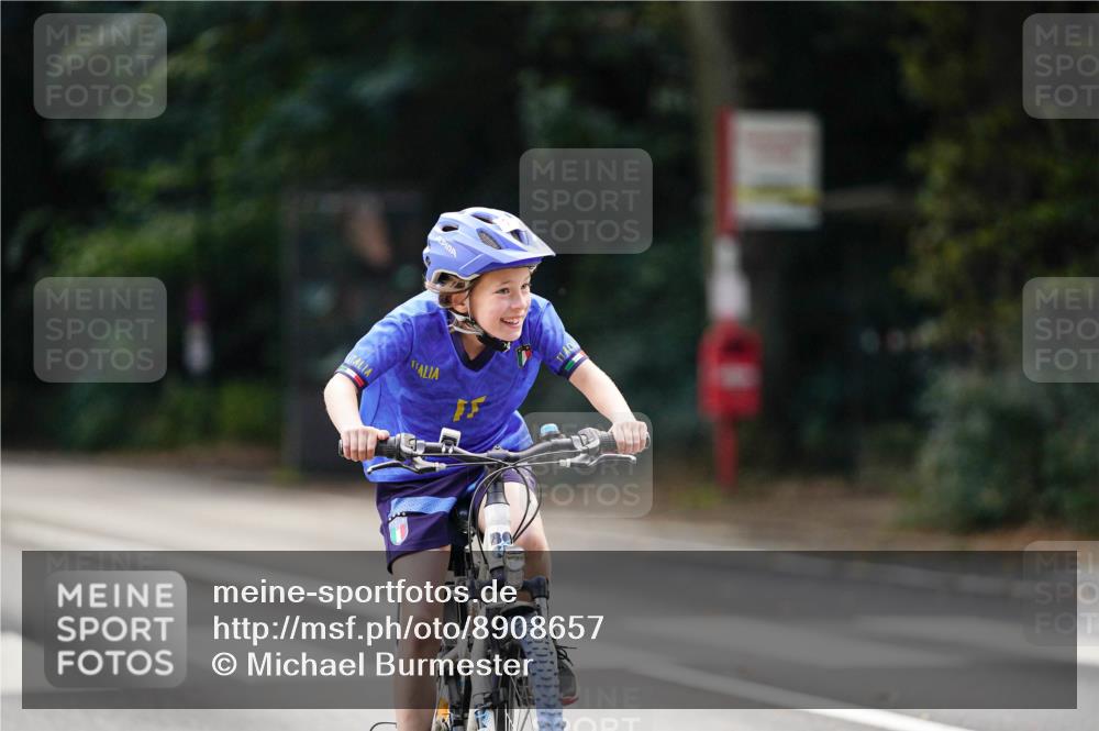 14.09.2025 - Stadtparktriathlon Michael Burmester http://msf.ph/oto/8908657 14.09.2025 14:27:08 Radfahren 1713, 1714 meine-sportfotos.de