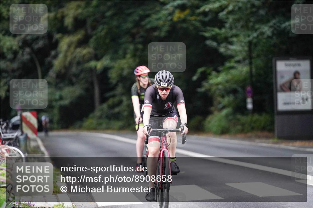 14.09.2025 - Stadtparktriathlon Michael Burmester http://msf.ph/oto/8908658 14.09.2025 09:39:35 Radfahren 488, 499 meine-sportfotos.de