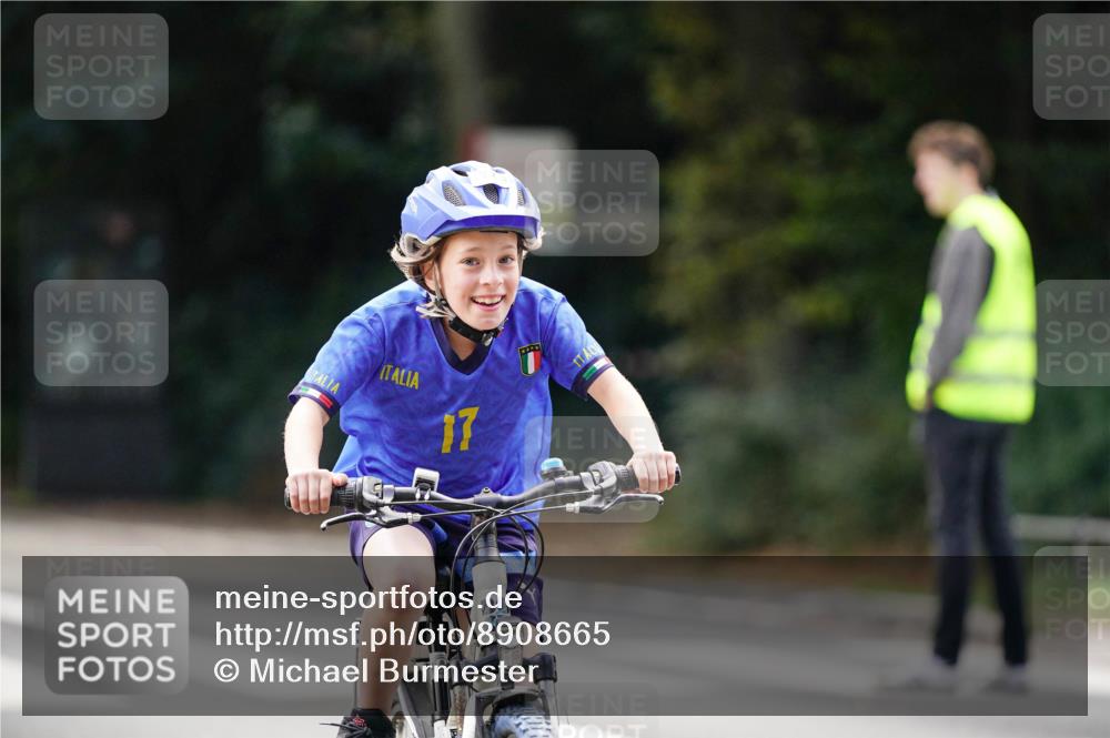 14.09.2025 - Stadtparktriathlon Michael Burmester http://msf.ph/oto/8908665 14.09.2025 14:27:08 Radfahren 1713, 1714 meine-sportfotos.de