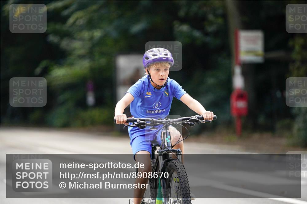 14.09.2025 - Stadtparktriathlon Michael Burmester http://msf.ph/oto/8908670 14.09.2025 14:27:18 Radfahren 1712, 1749 meine-sportfotos.de