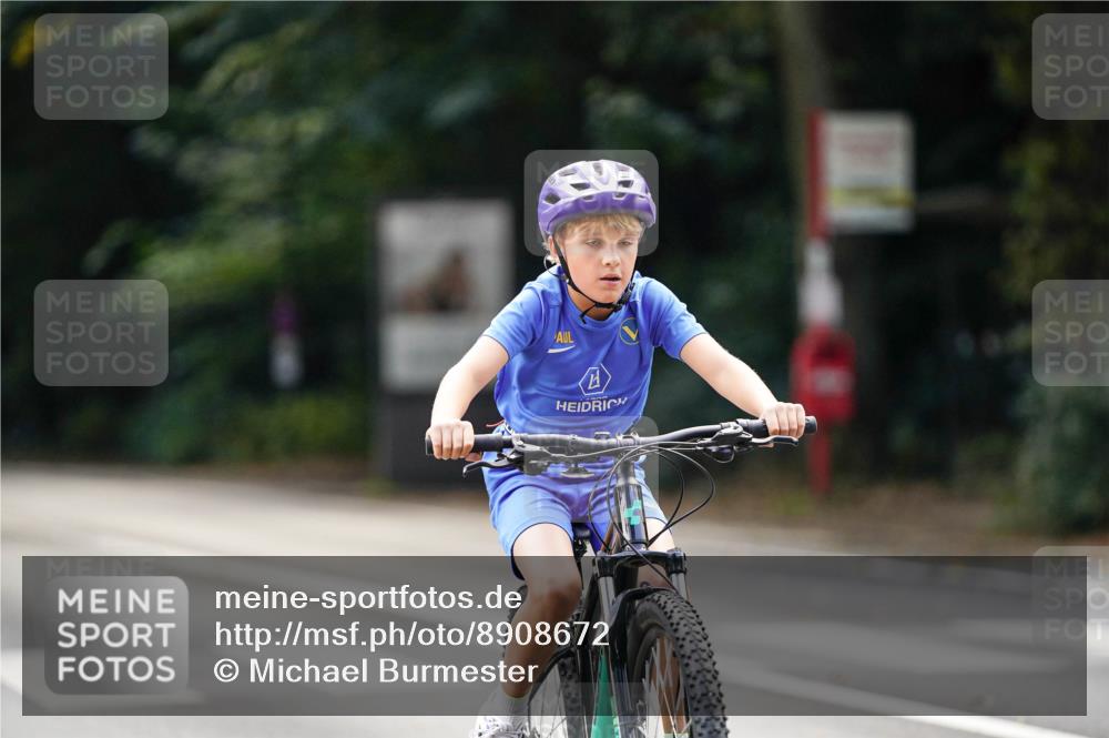 14.09.2025 - Stadtparktriathlon Michael Burmester http://msf.ph/oto/8908672 14.09.2025 14:27:18 Radfahren 1712, 1749 meine-sportfotos.de