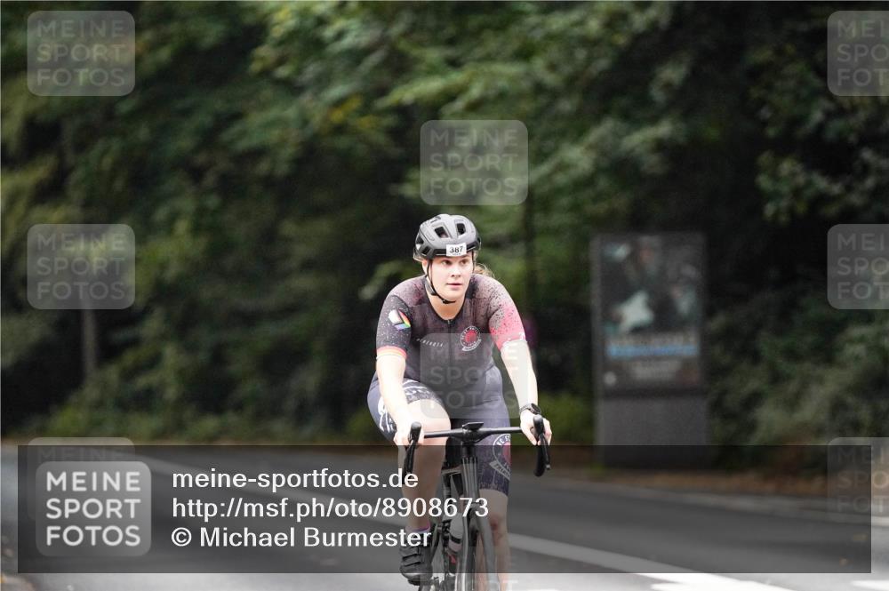 14.09.2025 - Stadtparktriathlon Michael Burmester http://msf.ph/oto/8908673 14.09.2025 09:39:56 Radfahren 387 meine-sportfotos.de