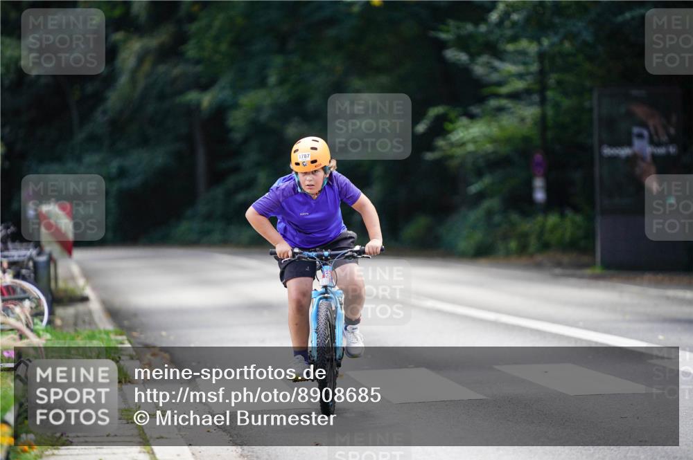 14.09.2025 - Stadtparktriathlon Michael Burmester http://msf.ph/oto/8908685 14.09.2025 14:27:30 Radfahren 1712, 1787 meine-sportfotos.de